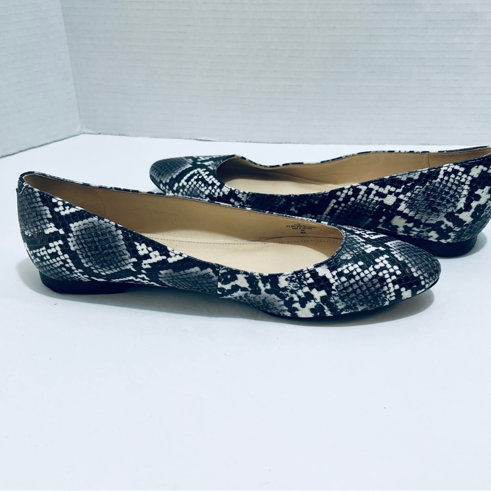 Nine West Monochrome‎ Snake Print Flats - Picture 4 of 10